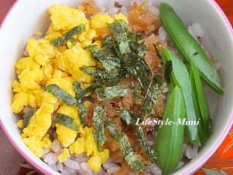 なぁ～んちゃって!鶏そぼろ三色丼　(こうや豆腐使用